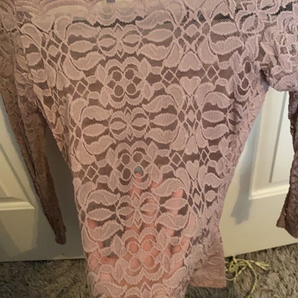 Off the shoulder lace shirt with see through back - Picture 2 of 3